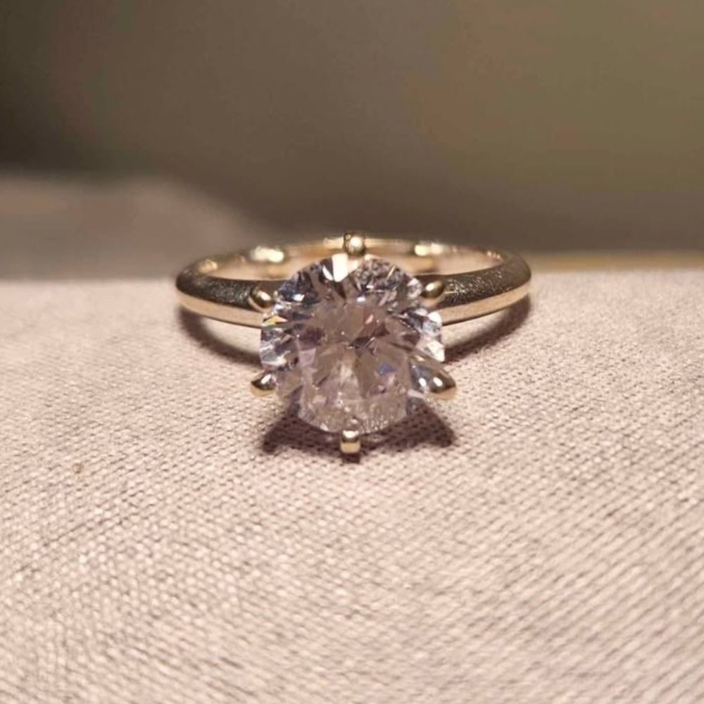 Stunning Platinum Solitaire Ring
